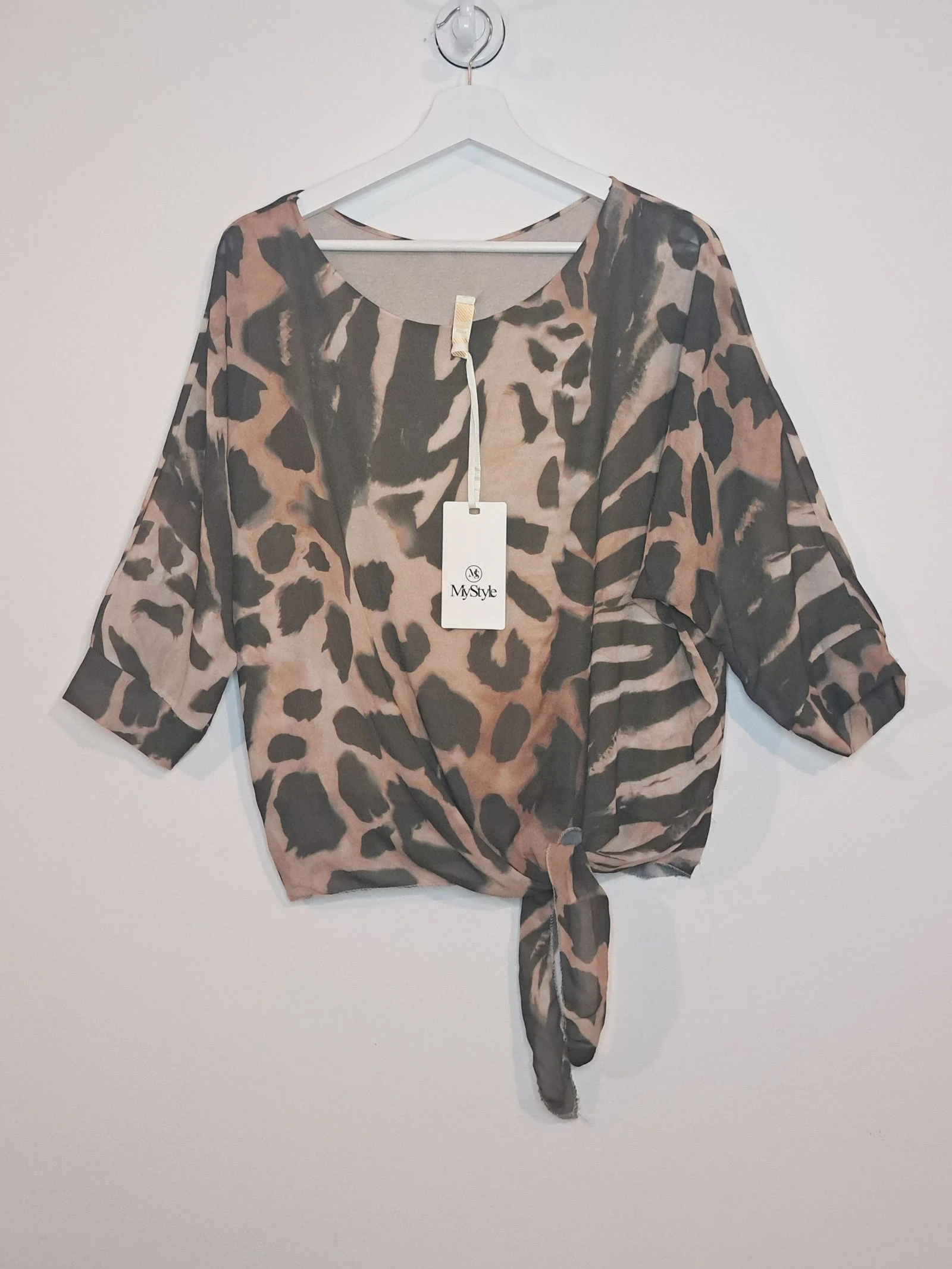 Modern Green Animal Print Side Tie Blouse • TU •
Casual Luxury Look